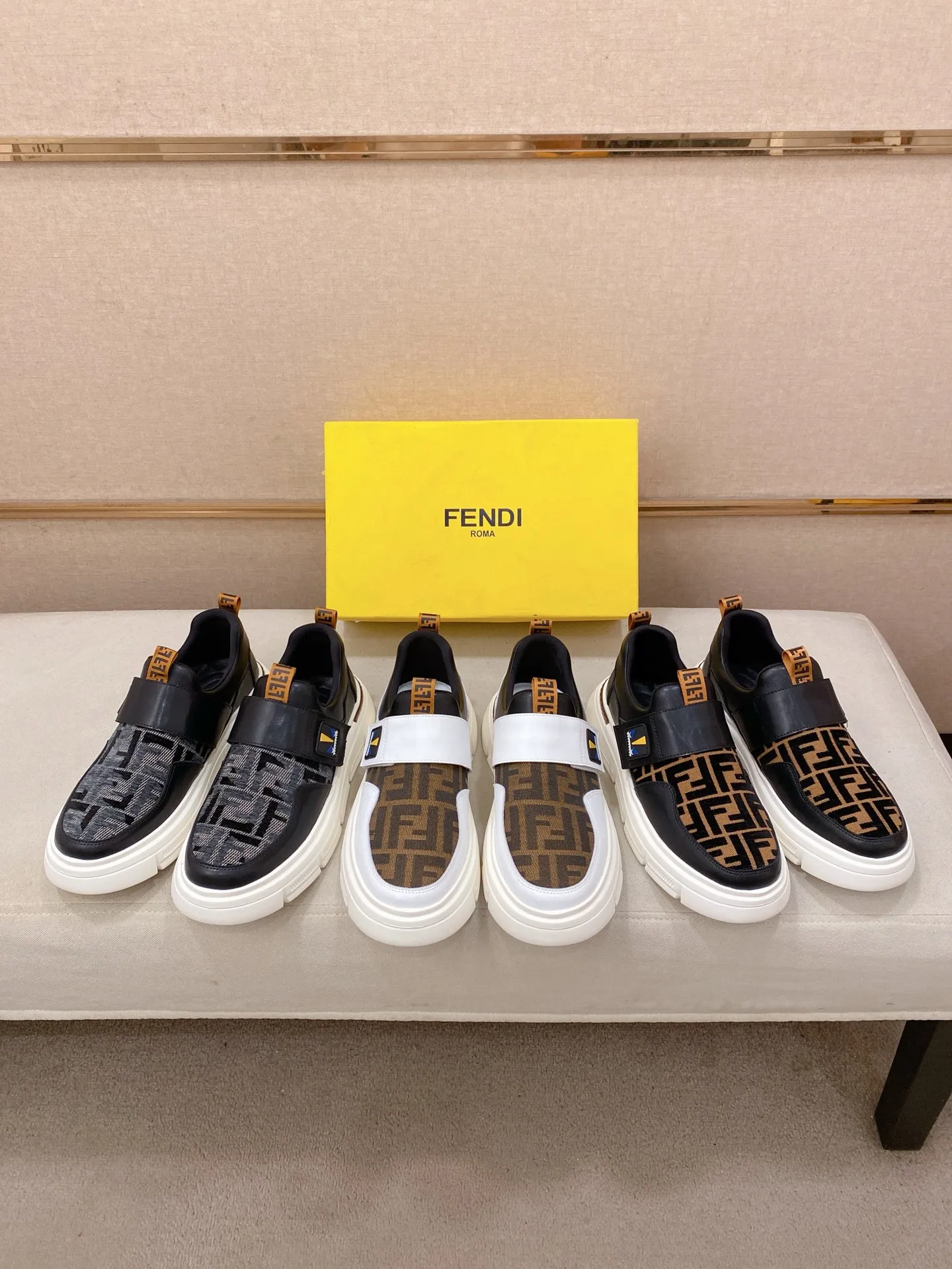 Men's shoes 💰 400💰 (fendi) New style 👊🏻 upper 🇮🇹 imported cowhide fabric 🇩🇪 lining imported sheepskin lining. The original outsole is molded to highlight the identity of every man, and the upper foot is elegant and stable🚶🏻🚶🏻The high-end custom counters reproduce the original version📯No matter the wind or rain, the shoe last remains unchanged and can withstand the verification of time🔍️,🔵 Size: 38-44